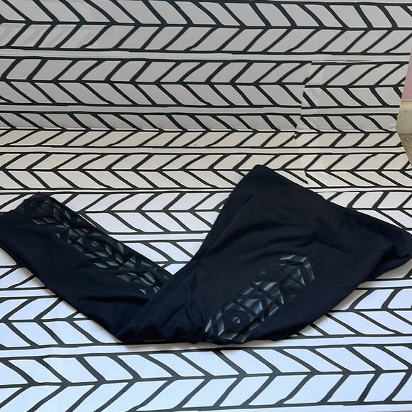 Lululemon athletica 23” crop leggings - Picture 3 of 6